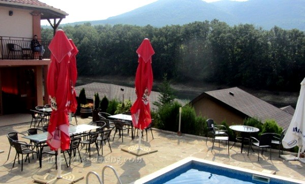Otel-na-beregu