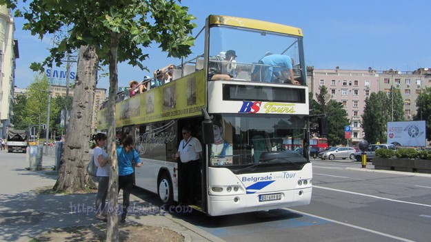 Ekskursionnyj-avtobus
